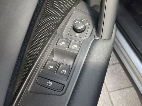 New 2026 Volkswagen Tiguan SE FWD image 18