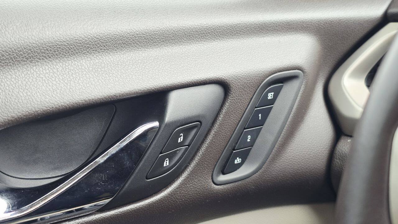Used 2017 GMC Acadia Denali w/ Technology Package FWD image 34