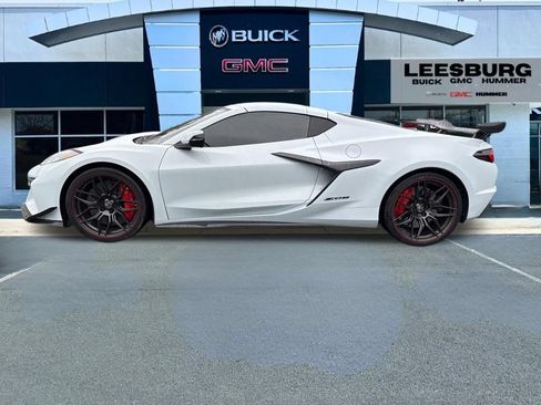 Used 2023 Chevrolet Corvette Z06 w/ Z07 Performance Package RWD image 4