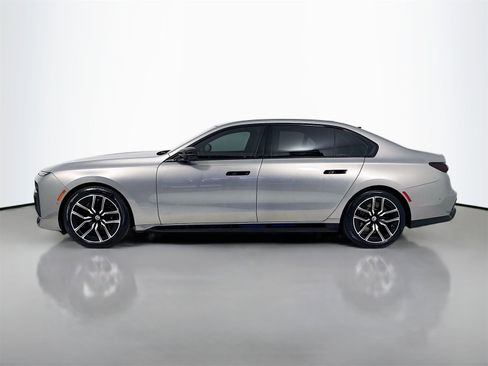 Used 2023 BMW 760i xDrive w/ Luxury Rear Seating Package image 4