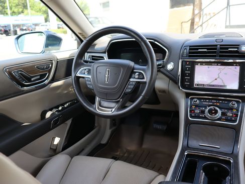 Used 2018 Lincoln Continental Select FWD image 12