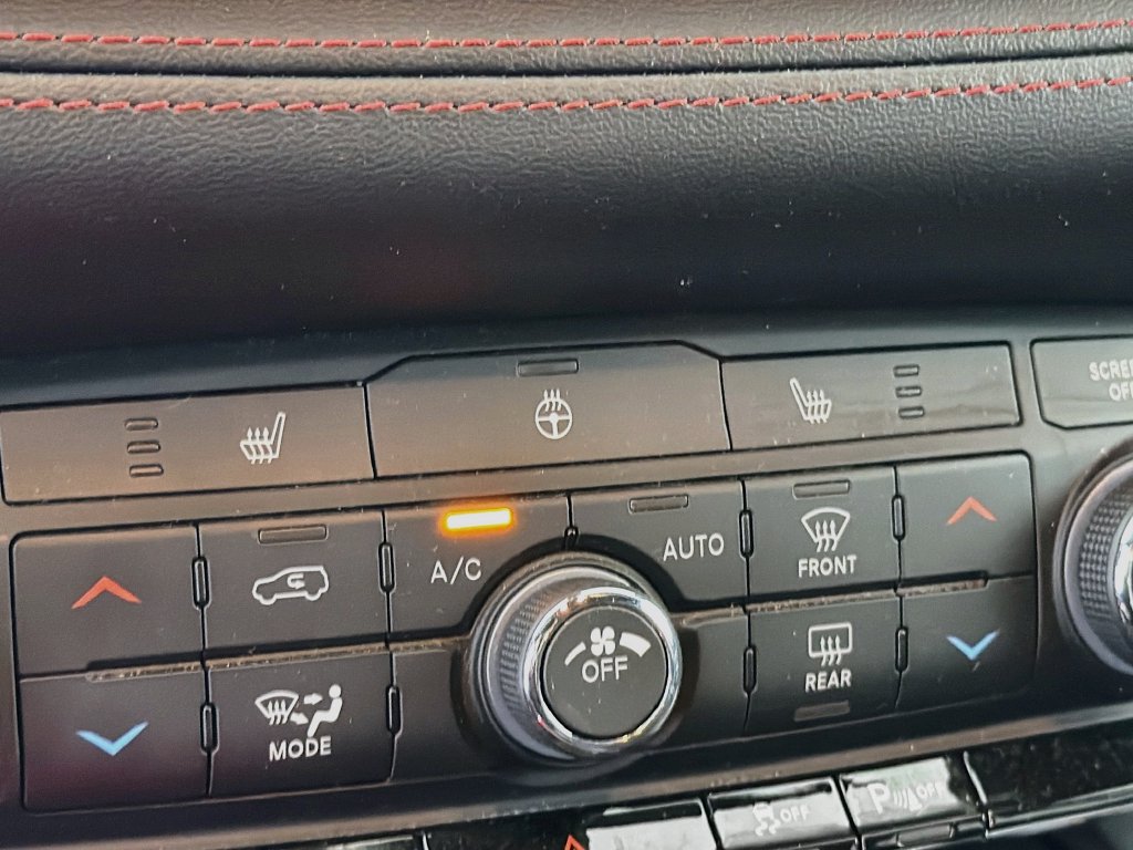 Used 2025 Dodge Durango GT RWD image 24
