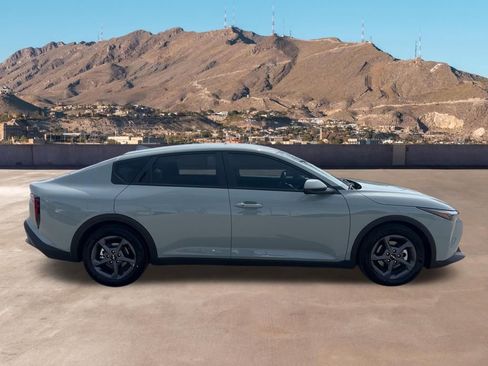 Used 2025 Kia K4 LXS image 12