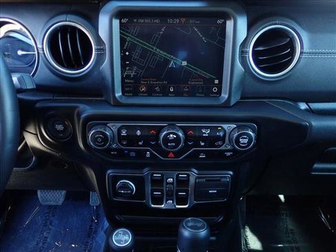 Used 2022 Jeep Wrangler Unlimited Sahara w/ Cold Weather Group AWD/4WD image 15