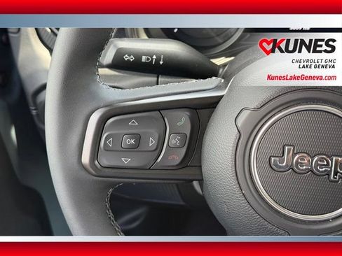 Used 2026 Jeep Wrangler Unlimited Rubicon AWD/4WD image 43