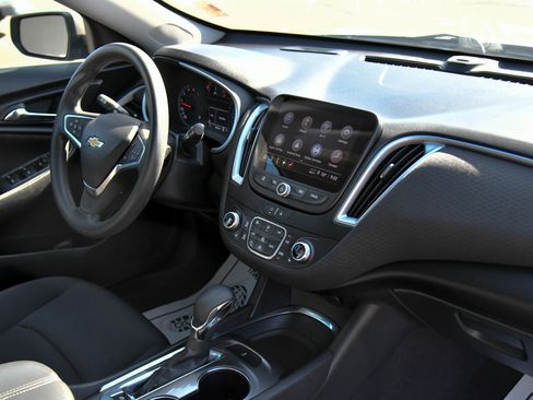 Used 2023 Chevrolet Malibu LT FWD image 39