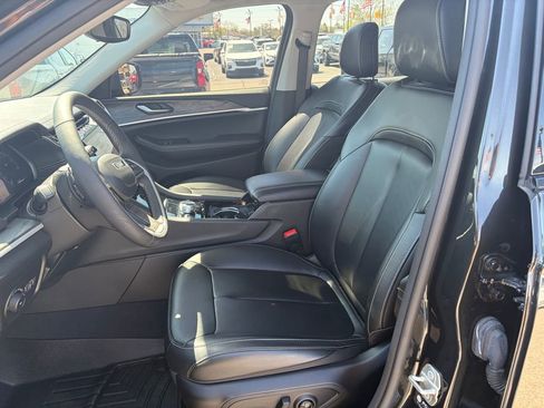 Used 2023 Jeep Grand Cherokee L Limited AWD/4WD image 15