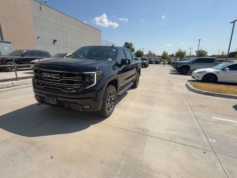Used 2022 GMC Sierra 1500 AT4 w/ AT4 Premium Package AWD/4WD image 2
