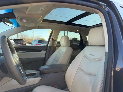 Used 2017 Cadillac XT5 Luxury w/ Driver Awareness Package FWD image 5