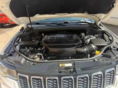 Used 2018 Jeep Grand Cherokee Limited AWD/4WD image 23