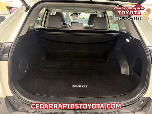 Used 2022 Toyota RAV4 XLE Premium image 11