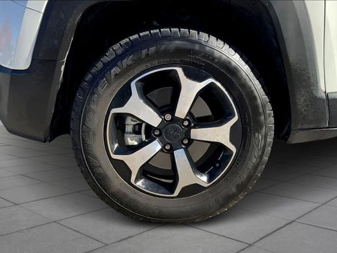 Used 2022 Jeep Renegade Trailhawk image 11