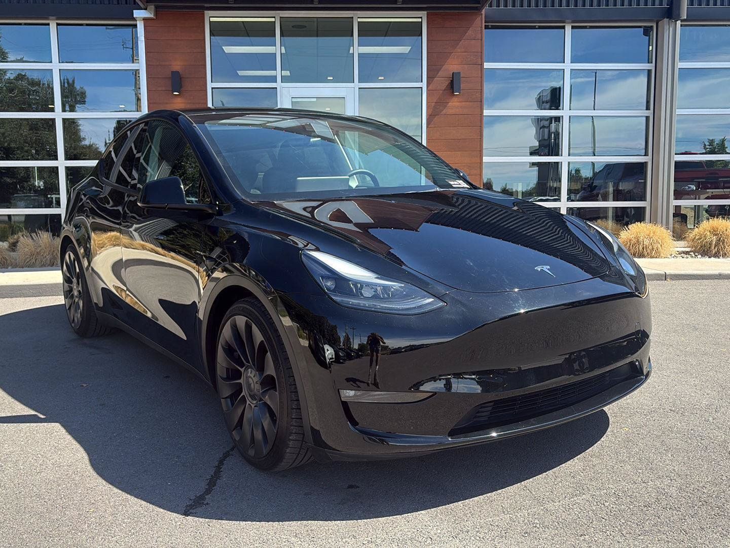 Used 2023 Tesla Model Y Performance AWD/4WD image 2