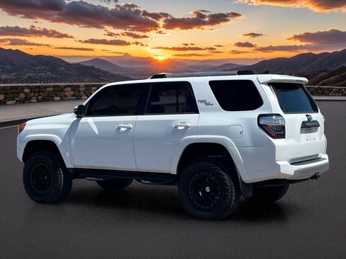 Used 2018 Toyota 4Runner TRD Off-Road Premium AWD/4WD image 4