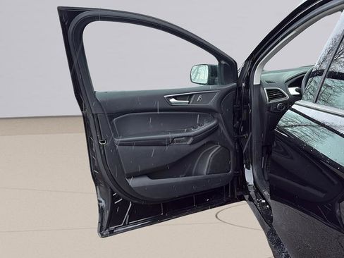 Certified 2024 Ford Edge SE w/ Black Appearance Package image 13