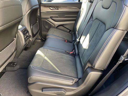 New 2026 Jeep Grand Cherokee L 4WD image 11