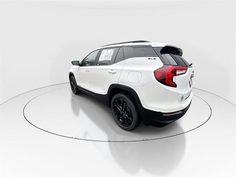 Used 2022 GMC Terrain SLE w/ Driver Convenience Package image 6