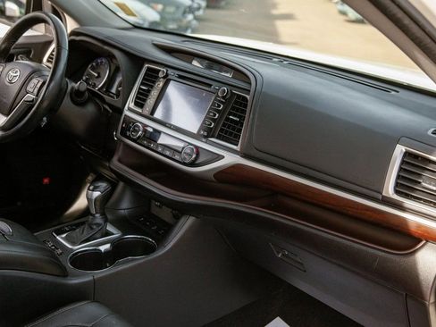 Used 2015 Toyota Highlander Limited Platinum image 11