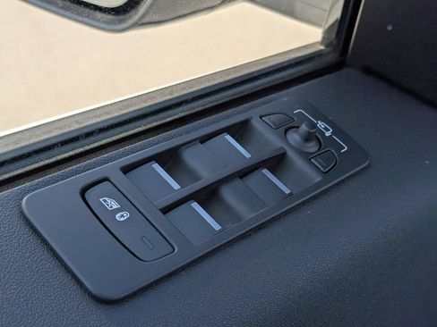 Certified 2025 Land Rover Discovery Sport Dynamic SE AWD/4WD image 27