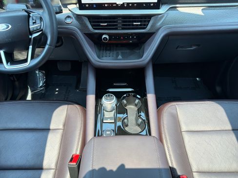 Used 2025 Ford Explorer Platinum AWD/4WD image 18