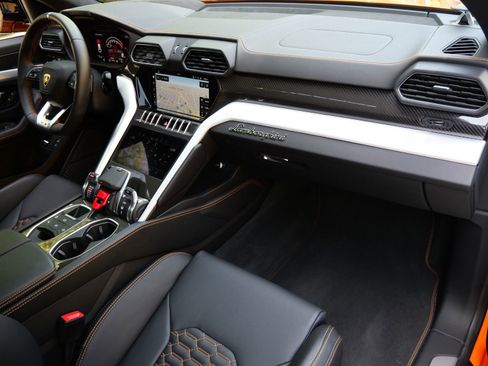 Used 2021 Lamborghini Urus AWD/4WD image 24