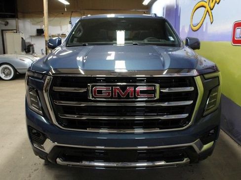 New 2026 GMC Yukon Elevation w/ Elevation Premium Package AWD/4WD image 3