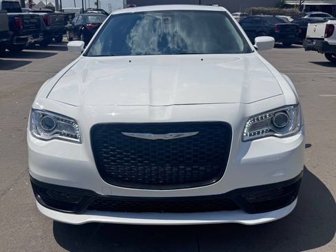 Used 2019 Chrysler 300 Touring L w/ Quick Order Package 22F RWD image 2