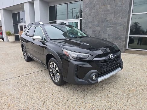 Used 2023 Subaru Outback Touring image 3