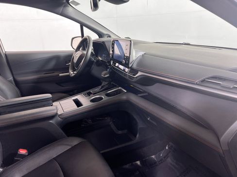 Used 2022 Toyota Sienna XSE w/ XSE Plus Package image 31