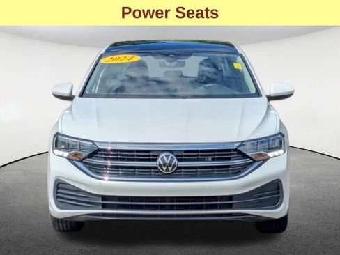Used 2024 Volkswagen Jetta SE w/ Panoramic Sunroof Package image 12