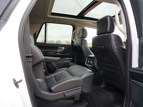 Used 2025 Ford Expedition Max Platinum w/ Driver's Package image 31