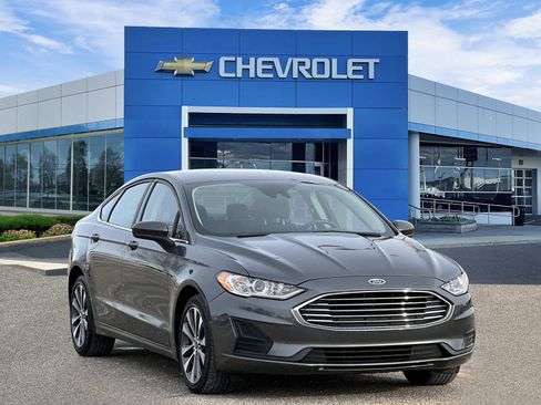 Used 2020 Ford Fusion SE image 6