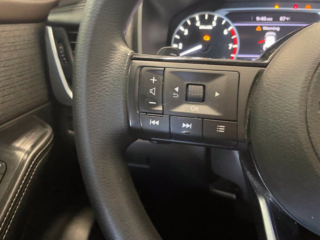 Used 2021 Nissan Rogue S FWD image 12