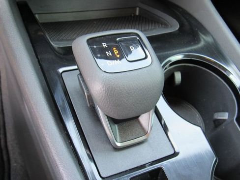 Used 2025 Nissan Rogue S FWD image 23