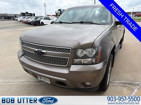 Used 2013 Chevrolet Suburban LTZ RWD image 2