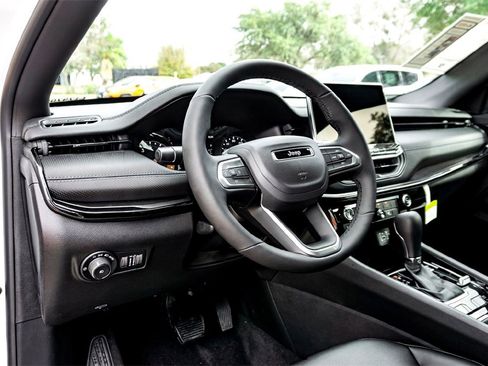 New 2026 Jeep Compass Latitude image 11