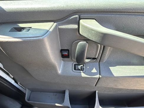 Used 2018 Chevrolet Express 3500 w/ Driver Convenience Package RWD image 28