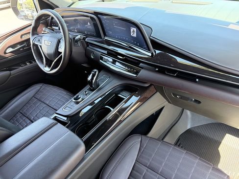 Certified 2023 Cadillac Escalade ESV Premium Luxury Platinum w/ LPO, Radiant Package AWD/4WD image 13
