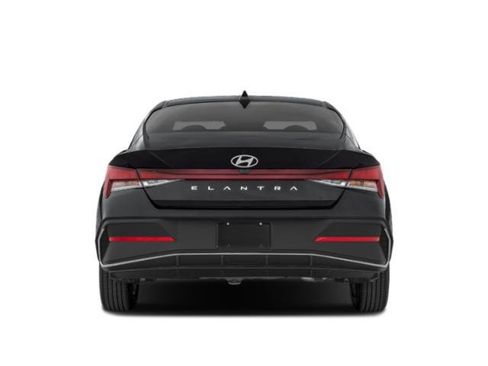 Certified 2025 Hyundai Elantra SE image 8