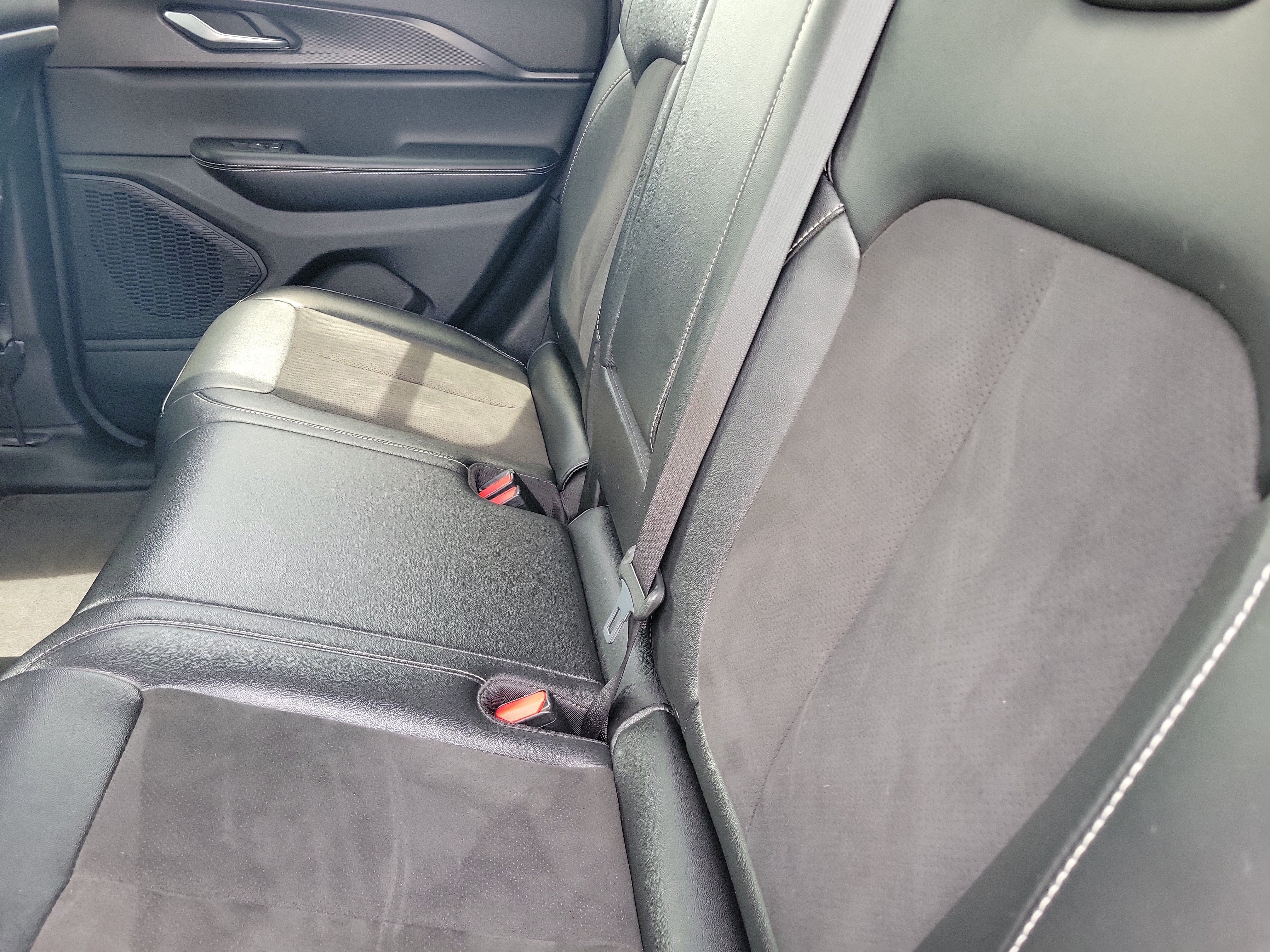 Used 2024 Jeep Grand Cherokee Altitude RWD image 11