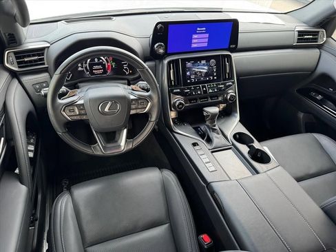 Used 2024 Lexus LX 600 4WD w/ Luxury Package image 10