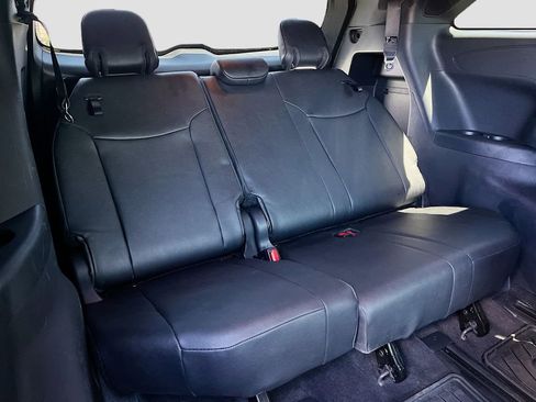 Used 2025 Toyota Sienna Limited FWD image 29