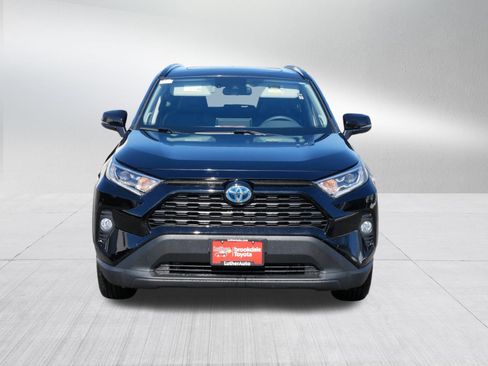 Used 2021 Toyota RAV4 XLE Premium image 2