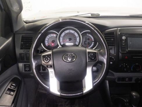 Used 2015 Toyota Tacoma 4x4 Access Cab V6 image 9