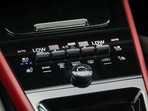 Certified 2025 Porsche Cayenne S AWD/4WD image 17