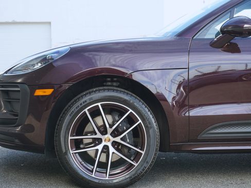 Certified 2023 Porsche Macan AWD/4WD image 8