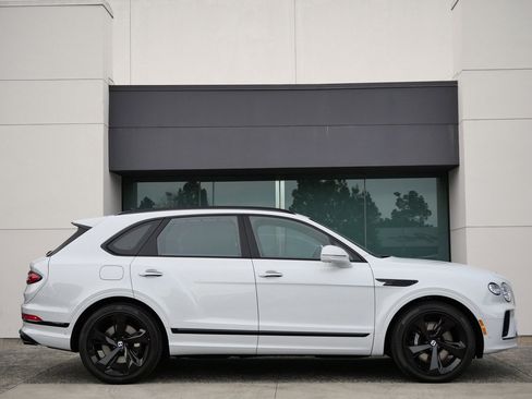 New 2025 Bentley Bentayga image 5