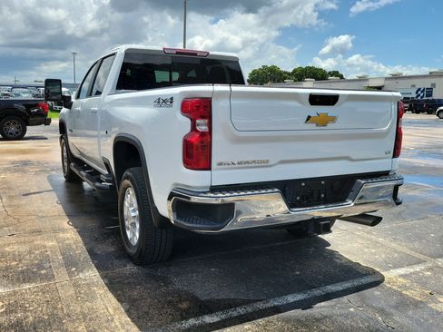 Used 2025 Chevrolet Silverado 2500 LT w/ Leather Package AWD/4WD image 4