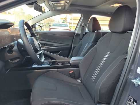 Used 2025 Hyundai Elantra SEL image 12
