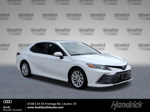 Used 2022 Toyota Camry LE image 1